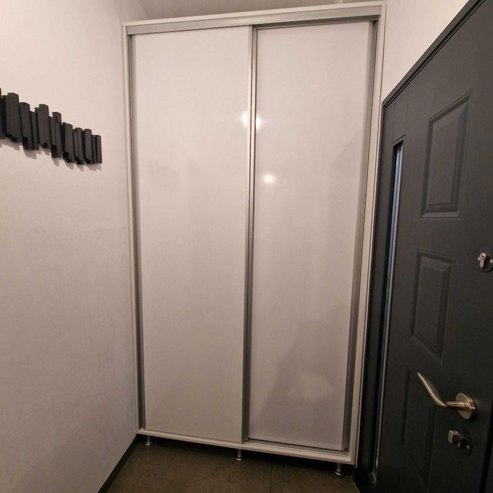 Dulap incapator cu usi glisante