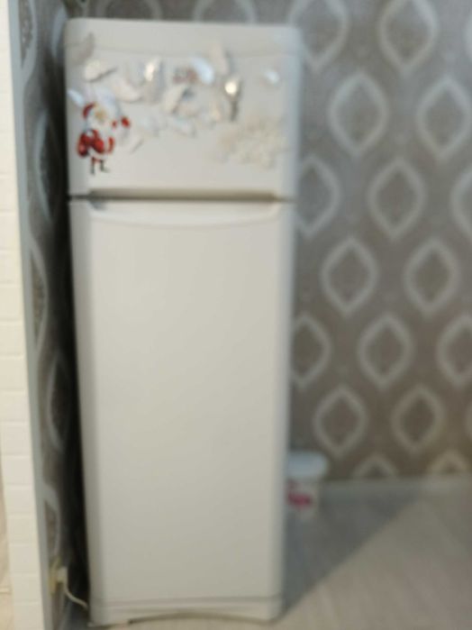 Холодильник Indesit