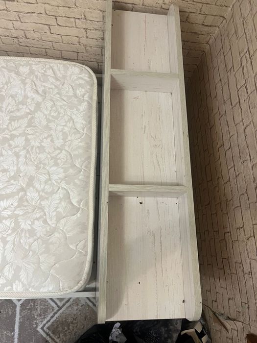 Продам кровать в комплекте со шкафом