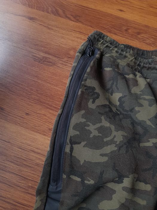 Nike tech мъжко долнище L размер.