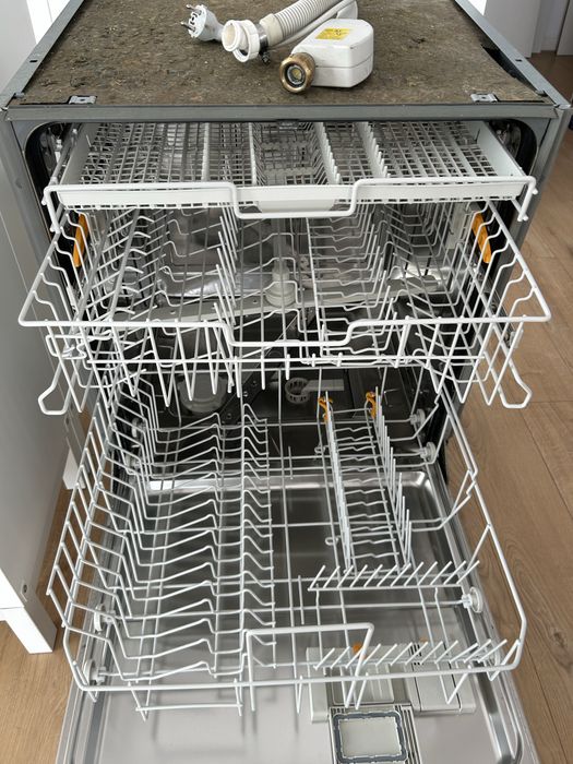 Masina de spalat vase Miele