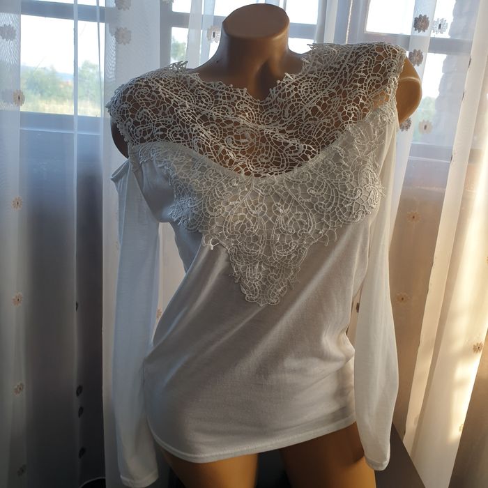 Set 2 bluze cu dantela aplicata