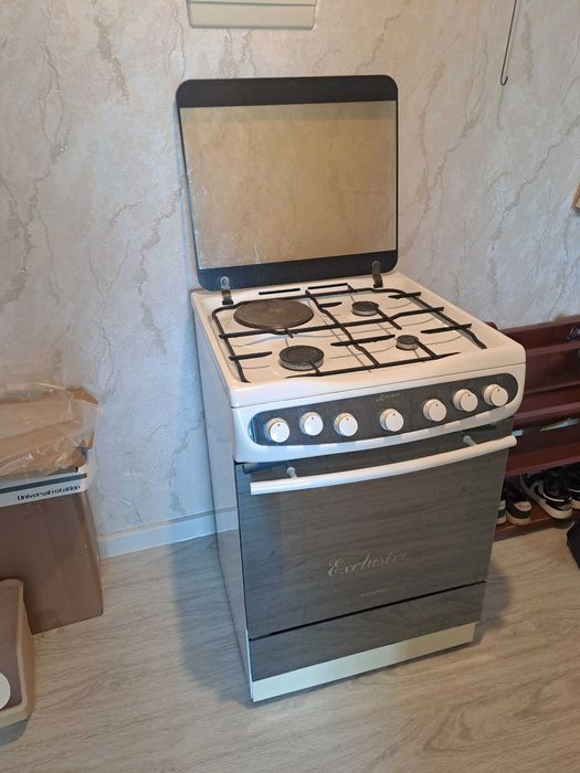 Продам газовую плиту "KAISER" с одной электроконфоркой