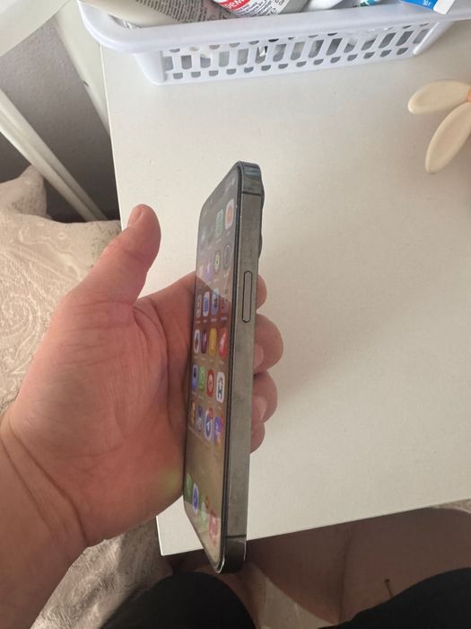 IPhone 13 pro, без каробки,без шнурки
