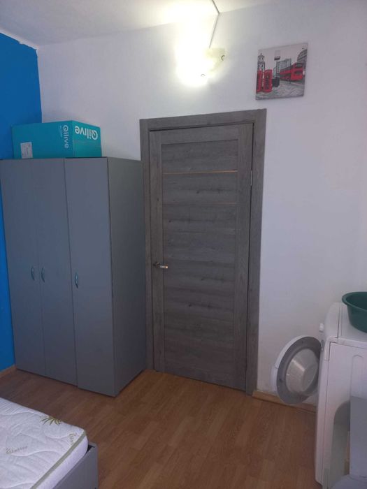 Cameră de cămin de vânzare, stil garsonieră, zonă Valea Roșie , Craiova- ideală pentru investiție sau locuit