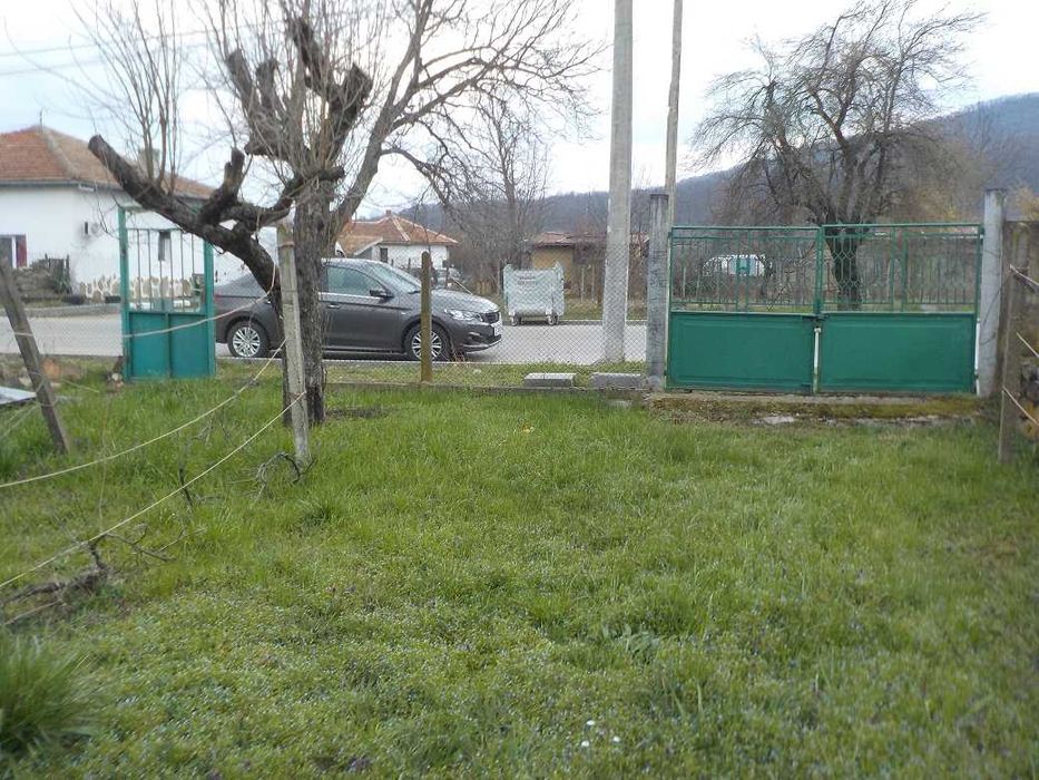 Собственик продава едноетажна масивна къща,с Градница,област Габрово