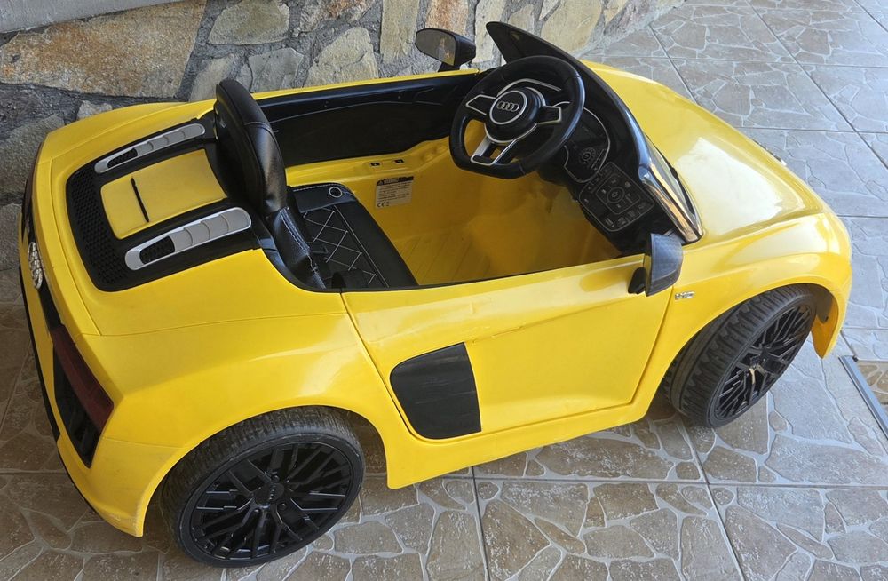 Masinuta electrica Audi R8 Spyder RS, 2 x 45W, 2.4G, galben,