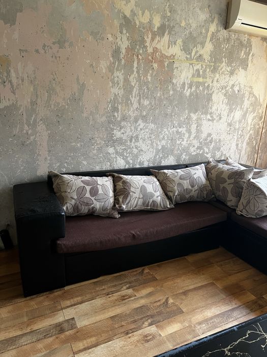 Продавам използван диван
