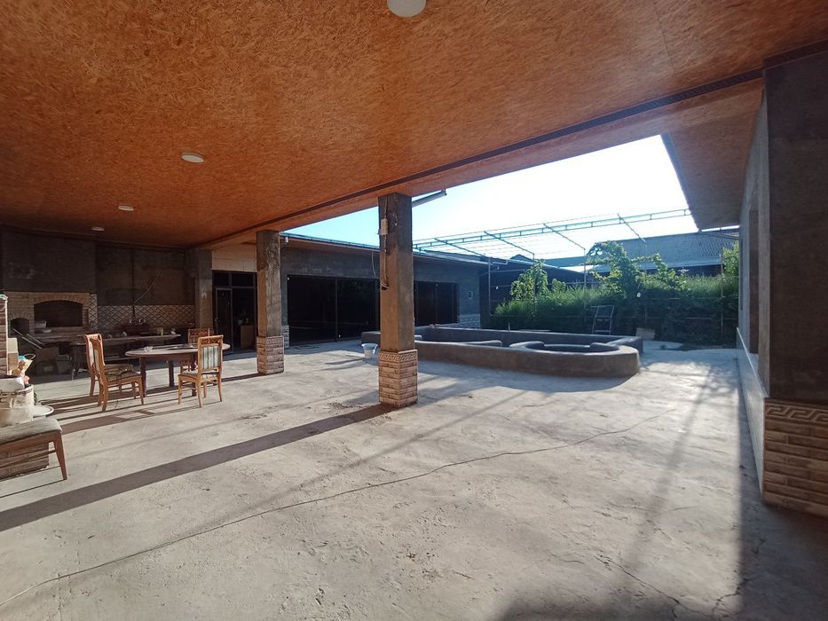 •Срочна сотилади  8 сотих, 4 xona, 2 sanuzel,2 ta kuhnya