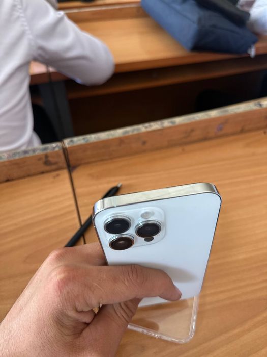 iPhone 14 pro. 128/82