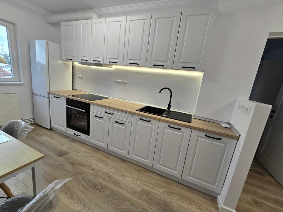 Inchiriez apartament 3 camere, zona centrala (Dioda)