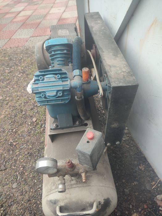 Продам компрессор воздушный