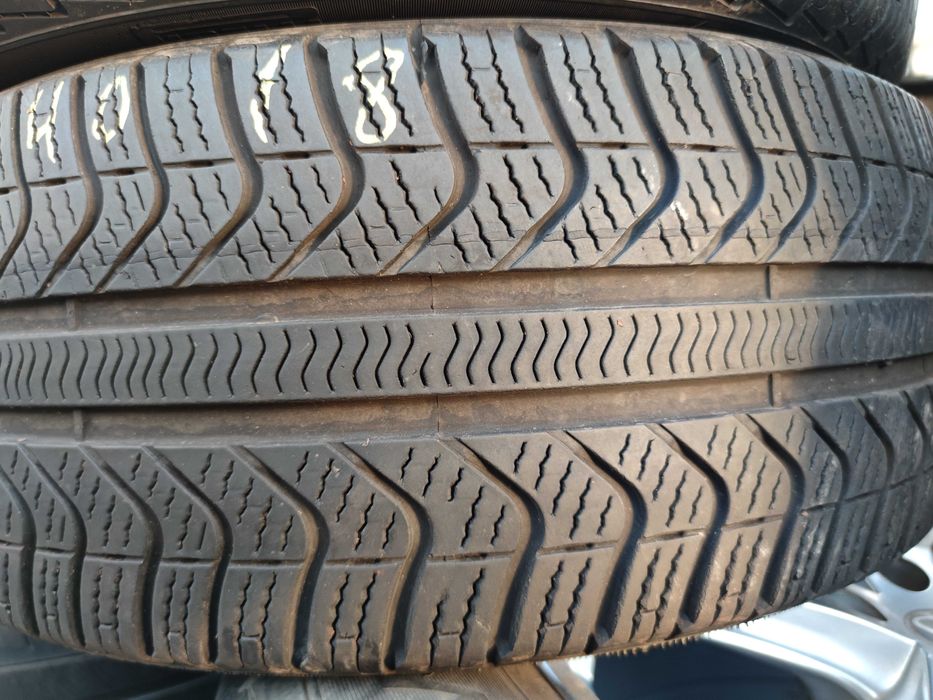 2бр Всесезонни Гуми 225 40 18 - Pirelli - DOT 2021