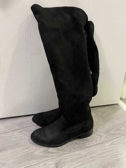 Черни велурени чизми