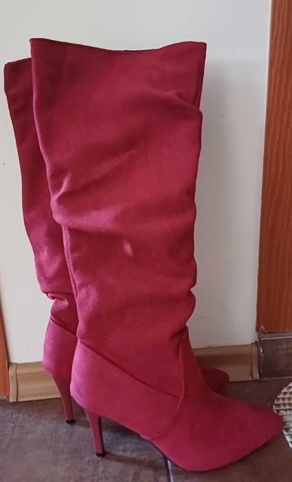 Нови Елегантни Боти цвят бордо, 36 номер, 35лв.