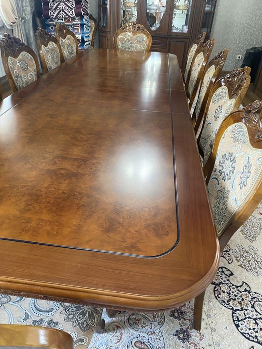 Стол для гостинной, 14 стульями