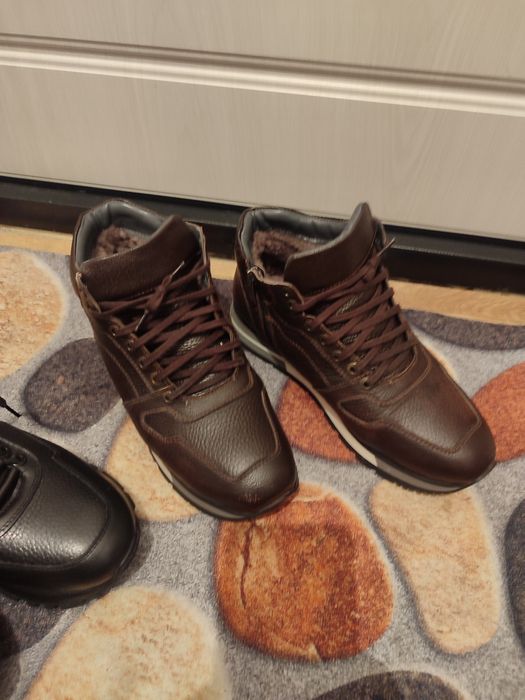 Продам  кроссовки зима