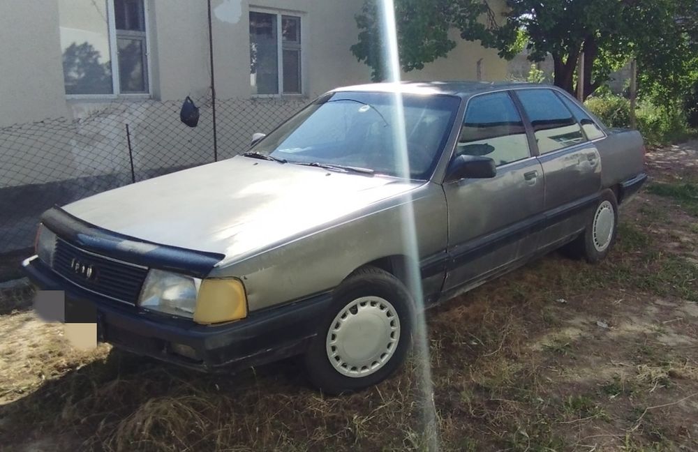 Ауди 100 сатылады