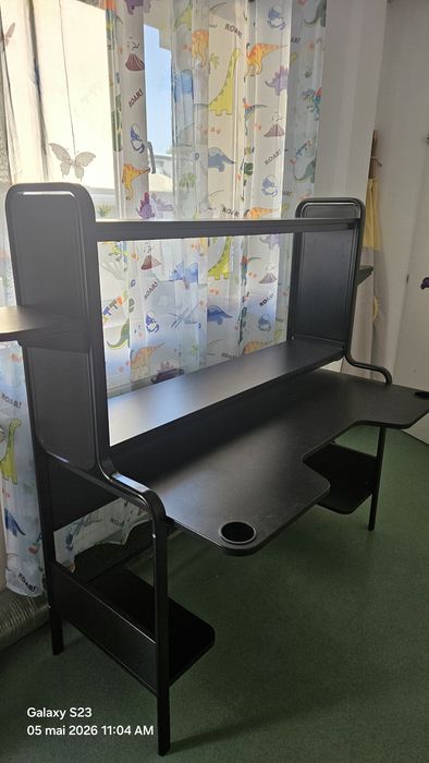 Birou de gaming IKEA, Fredde