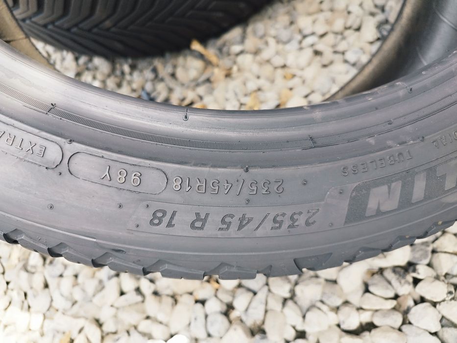 2 броя 235-45-18 Michelin CrossClimate
