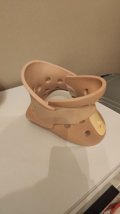 Воротник -ортез для шеи ,жесткий