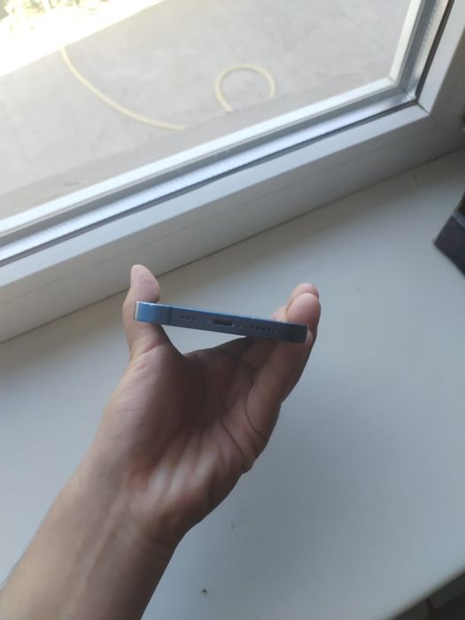 iPhone 13 в хорошом состоянии