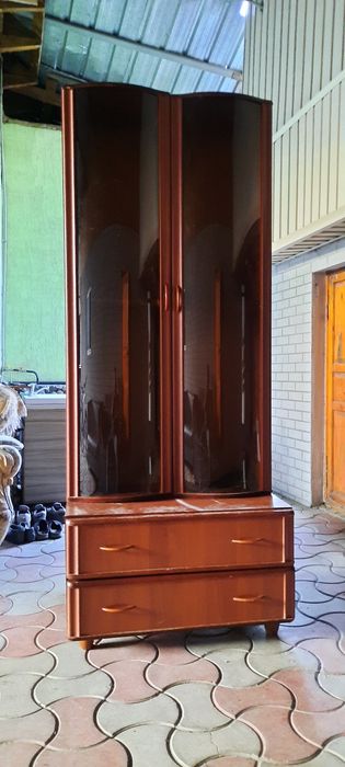 Продам книжный шкаф