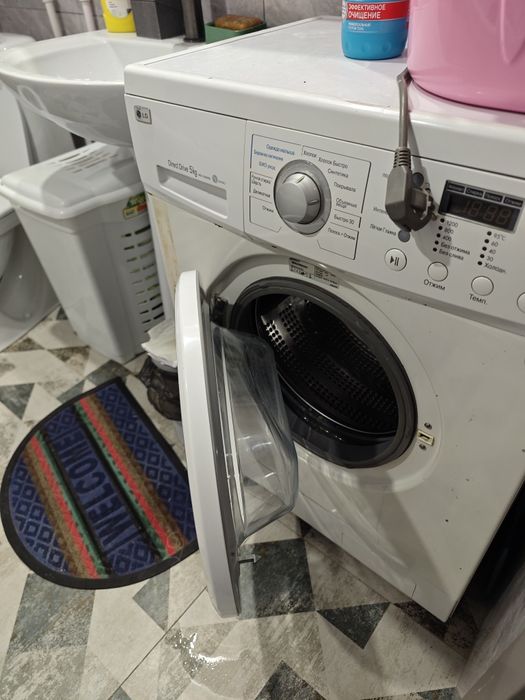 Продам стиральную машину LG