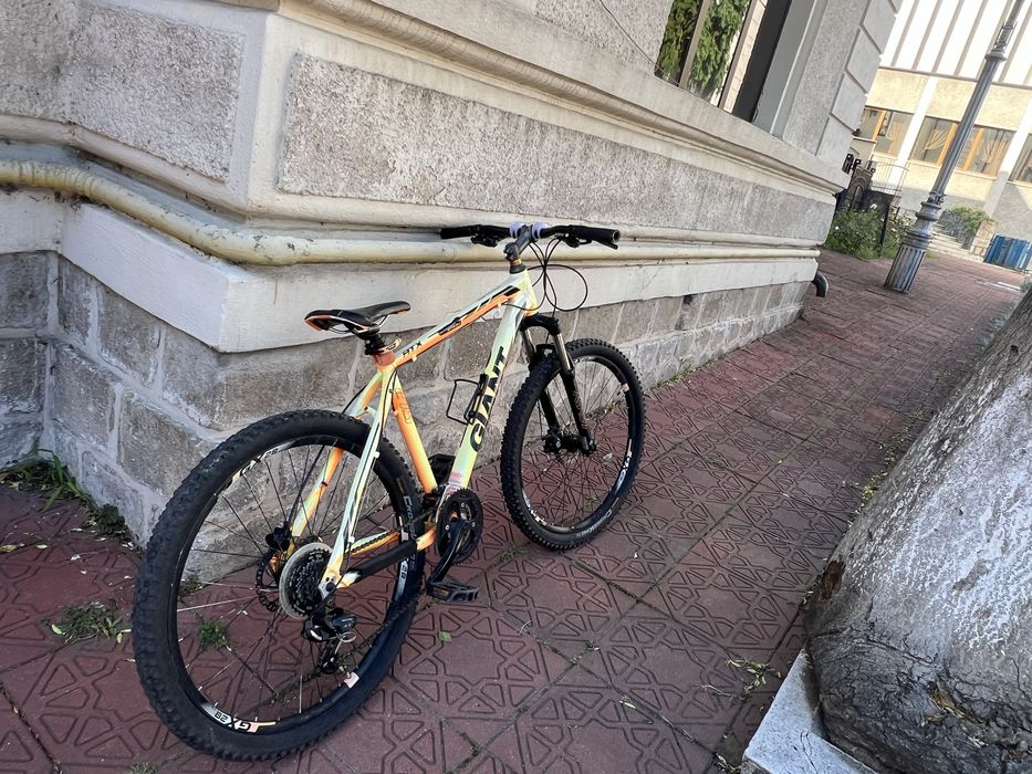 Vand   Bicicleta  Giant Atx alux tehnology (accept si scimburi )