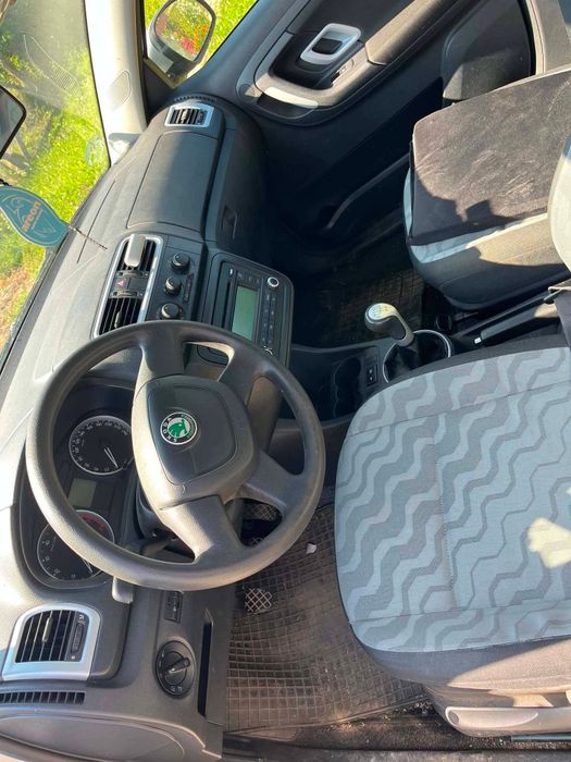 Vând scoda fabia 1.4 benzina