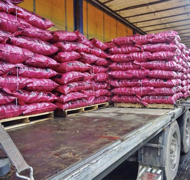 Brichete COCS petrolier, 20 de kg,cu o putere calorică de 8000 kcal/kg