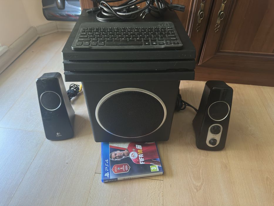PS4 Pro 1 tb SSD + Logitech audio