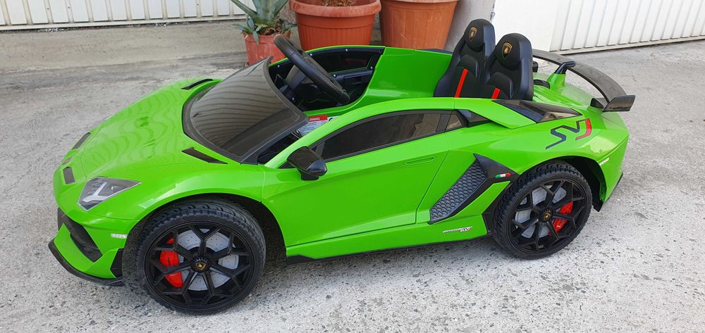 Акумулаторна кола - Lamborghini Aventador SVJ, зелена. Aкумулатора е за смяна !!!