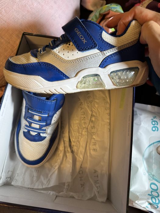 Светещи детски кецове Geox