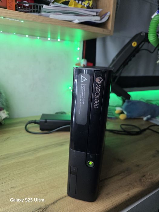 Xbox 360 E (Winchester) + Kinect + диски