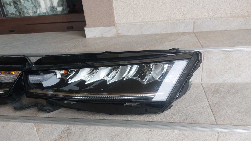 Far stanga / far dreapta led skoda octavia 4 din 2022