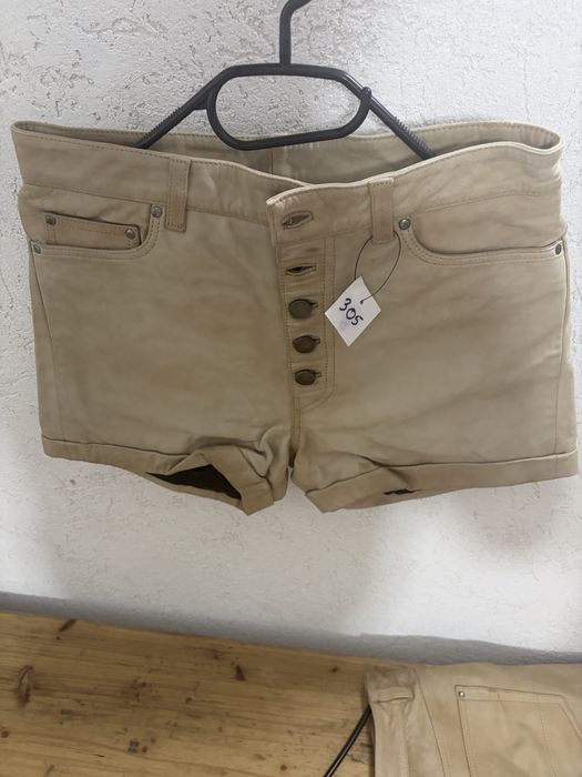 Pantaloni din piele, pentru femei!