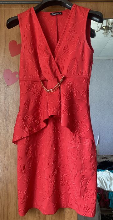 Платья праздничные