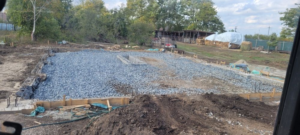 Debarasări moloz,demolări curățenie  curți apartamente