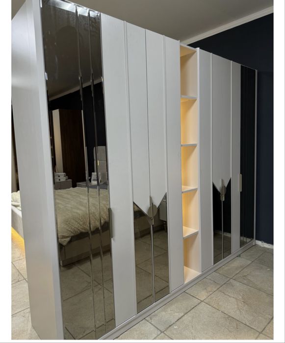 Продаётся спальный гарнитур.