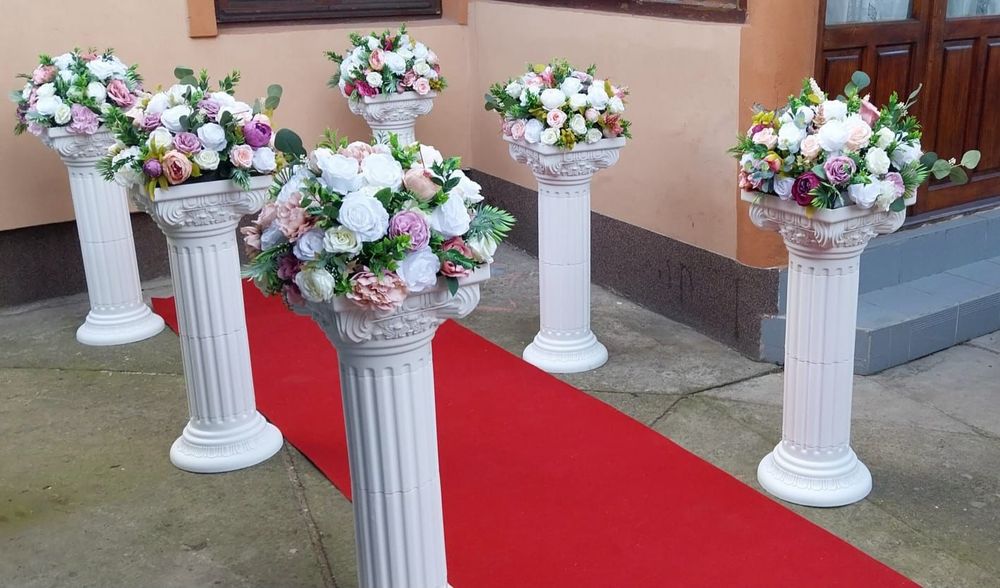 Închiriez mese,scaune,corturi,aranjamente florale