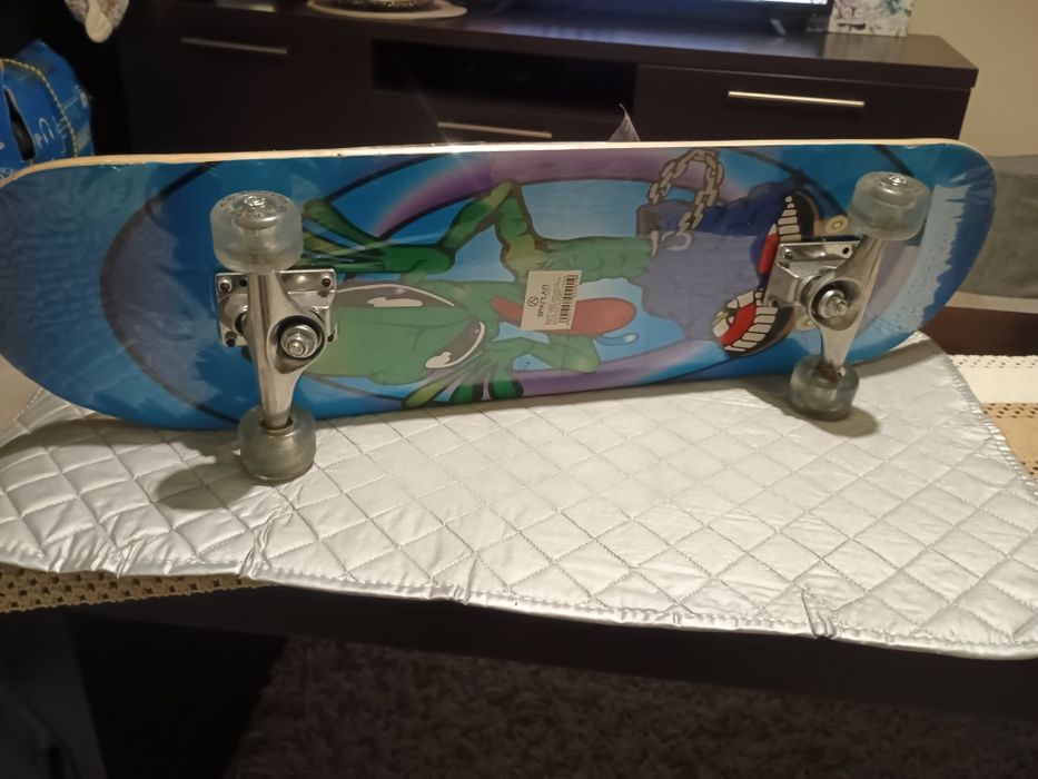 Skateboard mare, nou