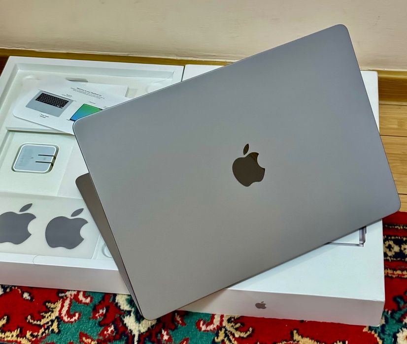 MacBook Air M2 (256gb) like new