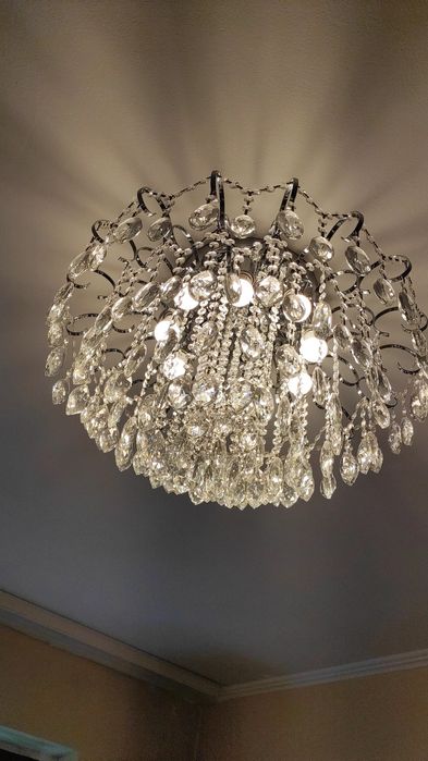 Красивая, хрустальная люстра