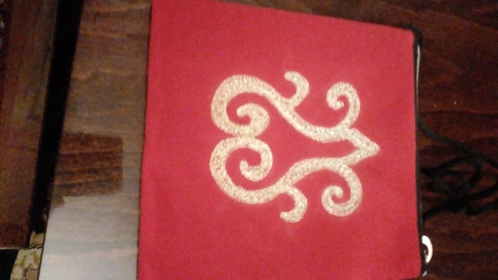 сумочки с национальной вышивкой