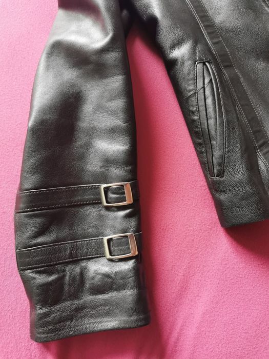 Дамско кожено яке.