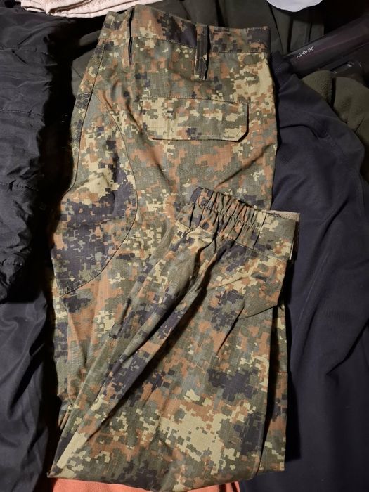 Заменям камуфлажен панталон