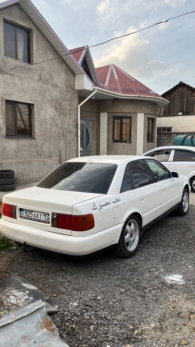 Машина Ауди 100 С4 А6