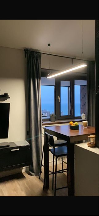 продам бареый стол из дерева