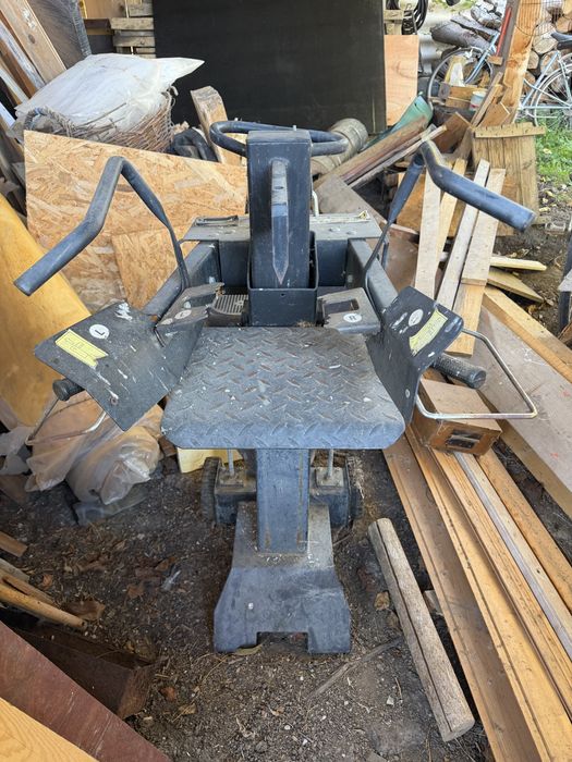 Vând despicător electric de lemne RACING -7 tone, 3000W